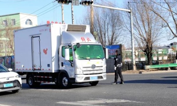 除隐患 保畅通 冰城公安全力守护国省道路交通安全